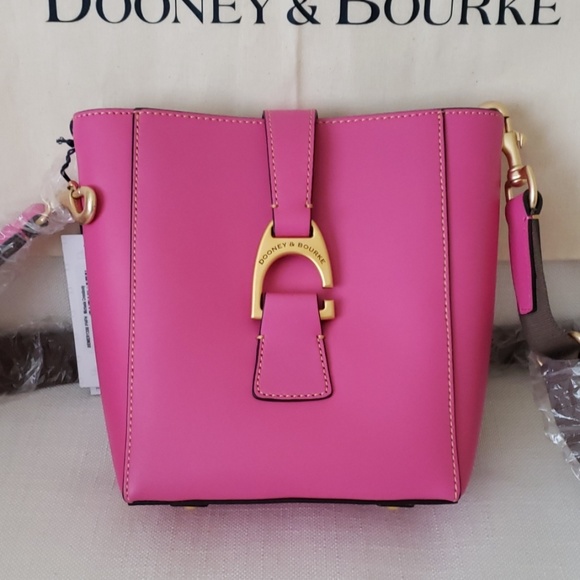 Dooney & Bourke Handbags - 🔥Brand new Dooney and Bourke purse💖